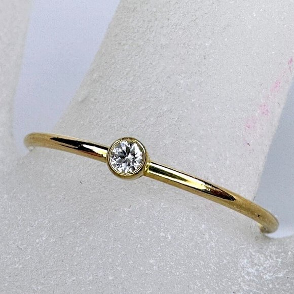 Jewelry - 14K yellow gold 0.03ct G/VS2 round brilliant Solitaire Diamond stackable ring